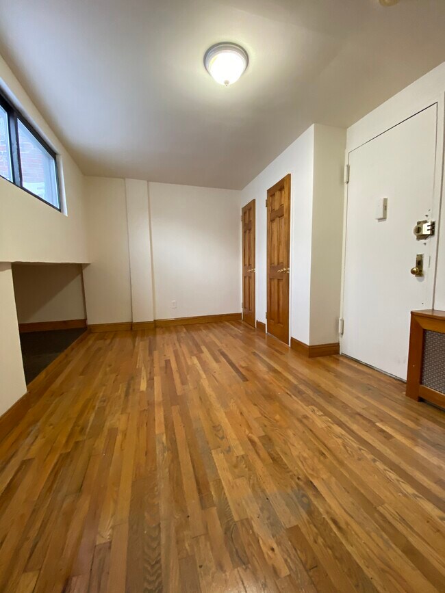 Bedroom - 110 W 74th St