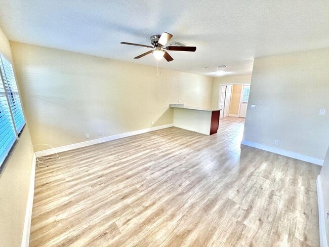 Foto del edificio - 4875 Orlando Ave