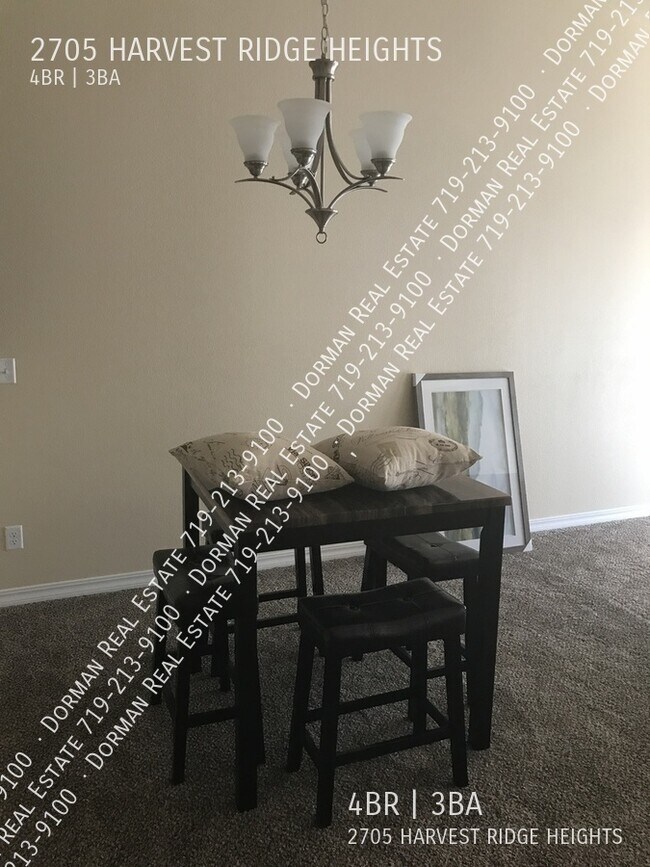 Building Photo - Immaculate like new town home!