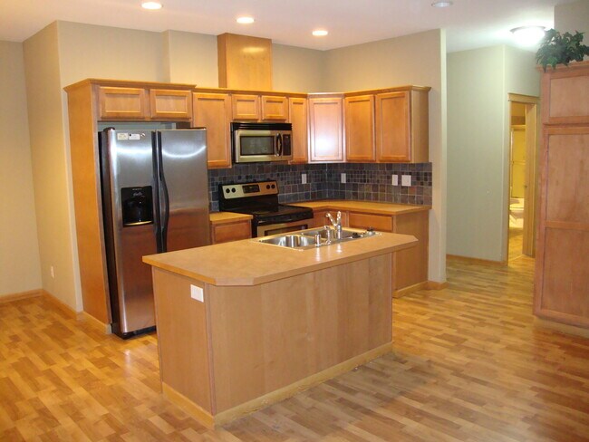 Building Photo - 503
