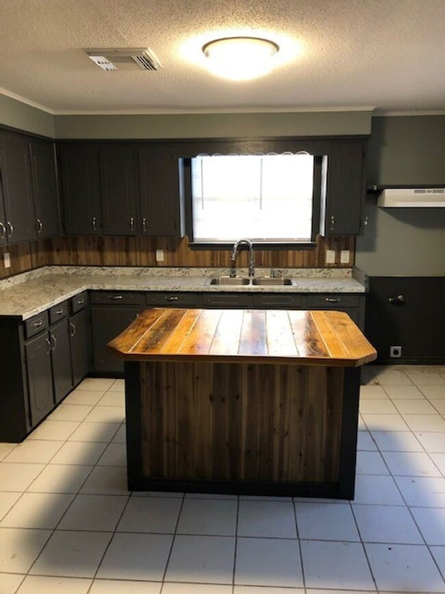 Building Photo - 3540 LA-160