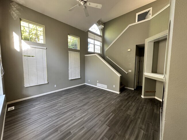 Building Photo - AVAILABLE JULY! Sleek modern townhome in the heart of Observatory Park