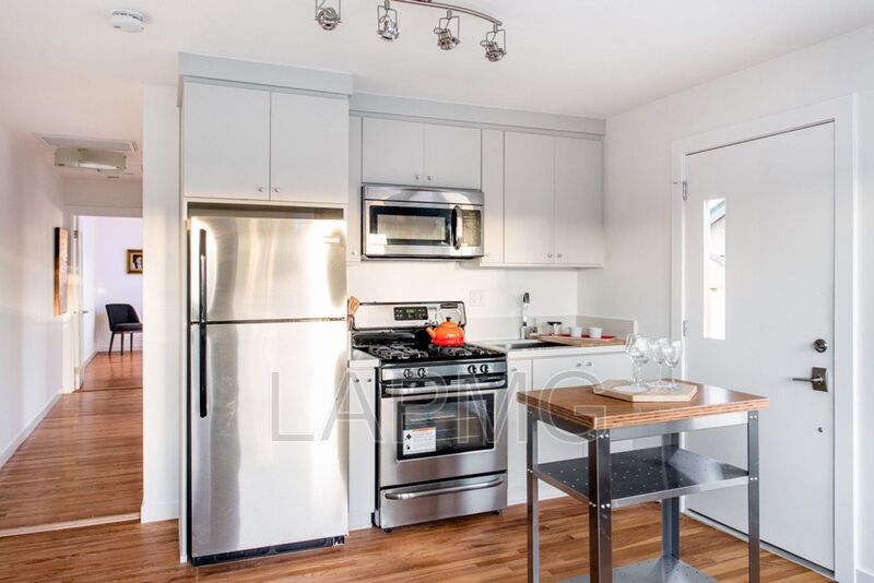 Primary Photo - 1159 1/2 Bellevue Ave
