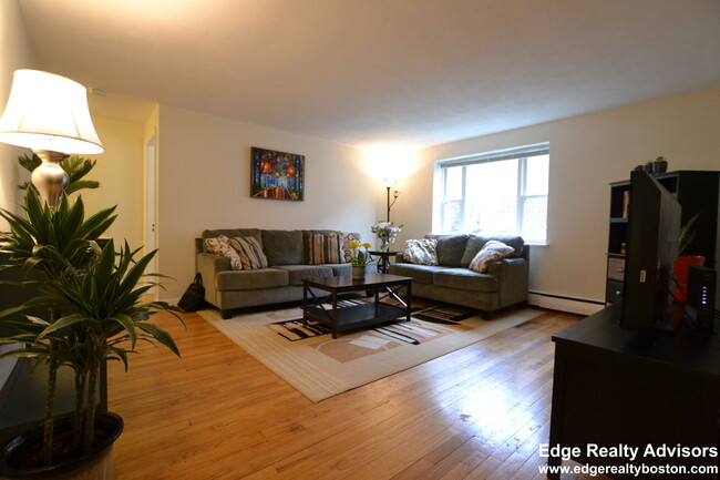 Foto del edificio - 65 Colborne Rd