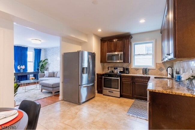 Foto del edificio - 45 Highland Ave