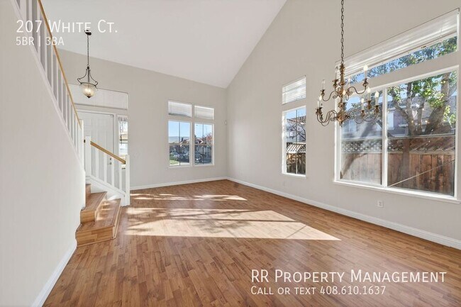 Foto del edificio - 207 White Ct