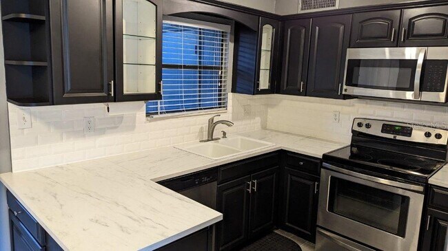 Foto del edificio - 2811 SW Archer Rd