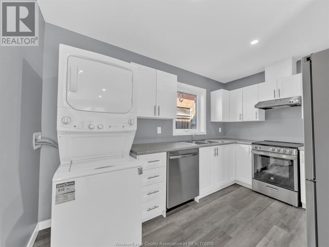 Photo du bâtiment - 915 Curry Ave