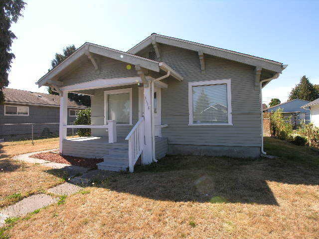 Primary Photo - 2 Bedroom House Available Now!