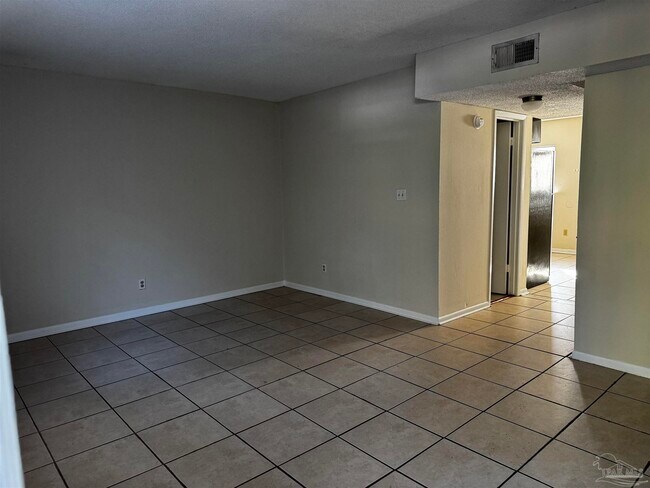 Foto del edificio - 3525 N Blue Angel Pkwy