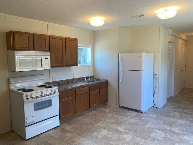 Building Photo - 17020 Meridian Blvd