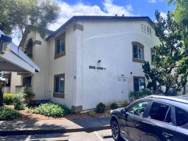 Building Photo - Very Nice 2 Bedroom and 2 Bathroom Apartment $2,500 + $125.00 WSG