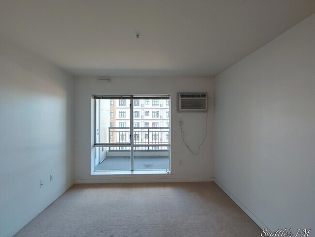 Foto del edificio - "Urban Living at Its Best: Spacious 2-Bedroom Retreat with Scenic Views!"