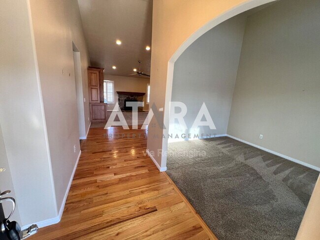 Building Photo - 353 Bellevue Way