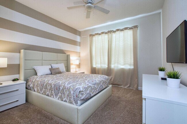 Foto del edificio - 4728 Sleepy Hollow Dr
