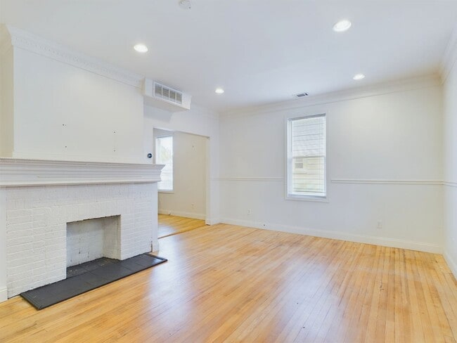 Building Photo - 3313 Cliff Ave