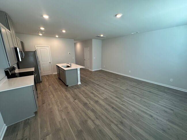 Building Photo - 206 Hazel Ln