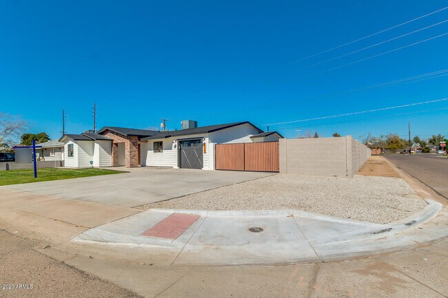 Foto del edificio - 2402 W Mulberry Dr