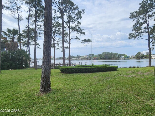 Foto del edificio - 6901 N Lagoon Dr