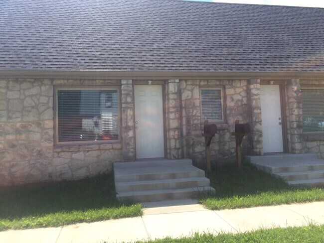 Building Photo - 1001 Kenton St