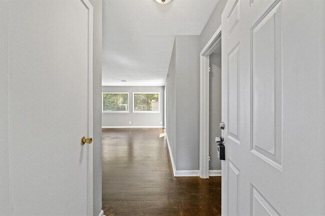 Building Photo - 713 Roosevelt