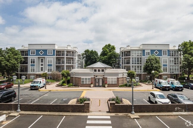 Building Photo - 5563 Seminary Rd