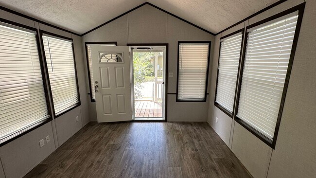 Foto del edificio - Cute Single Person Tiny Home on the Bayou!
