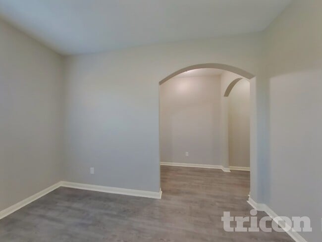 Building Photo - 1502 Tulip Ln