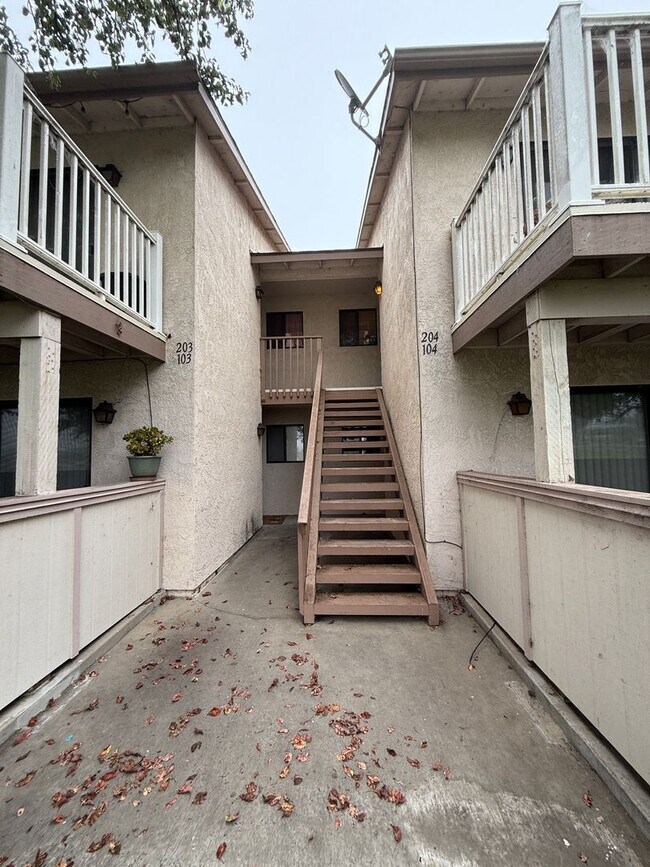 Building Photo - Quail Meadows Downstairs Condo with Easy A...