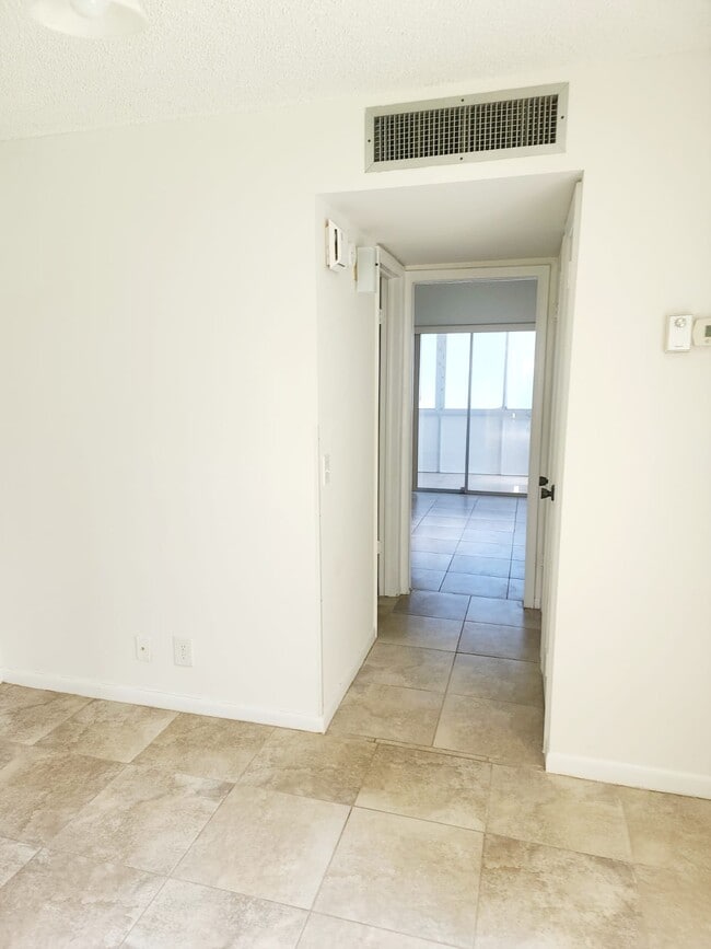 Building Photo - 831 Normandy R