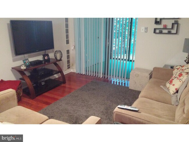 Foto del edificio - 245 Shawmont Ave