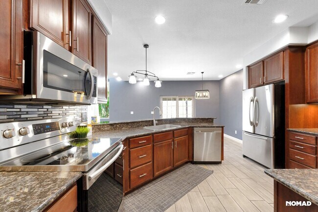 Building Photo - Charming 2BR Townhome in Phoenix