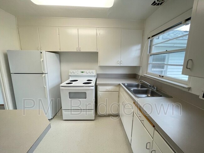 Building Photo - 1806 NE 67th Ave