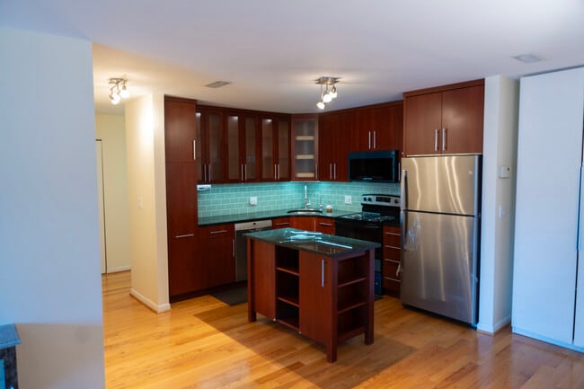 Building Photo - 1026 Castilian Ct
