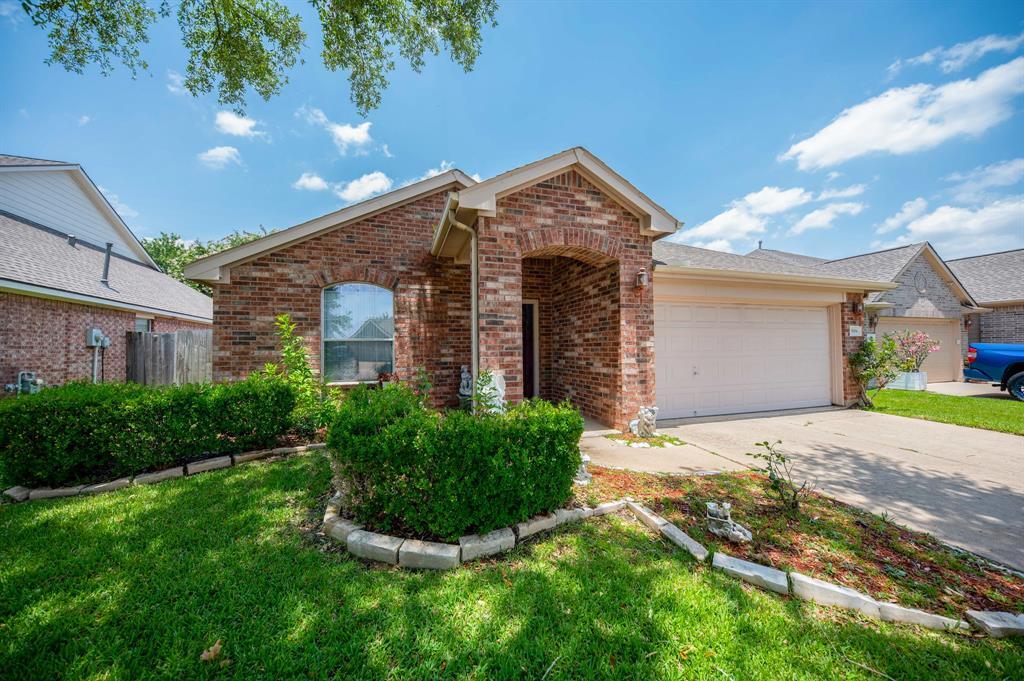 Foto principal - 18006 Willow Cliff Ln