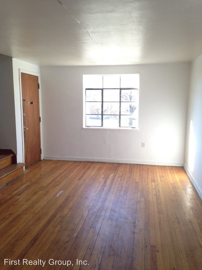 Building Photo - 231-239 Ryburn Ave
