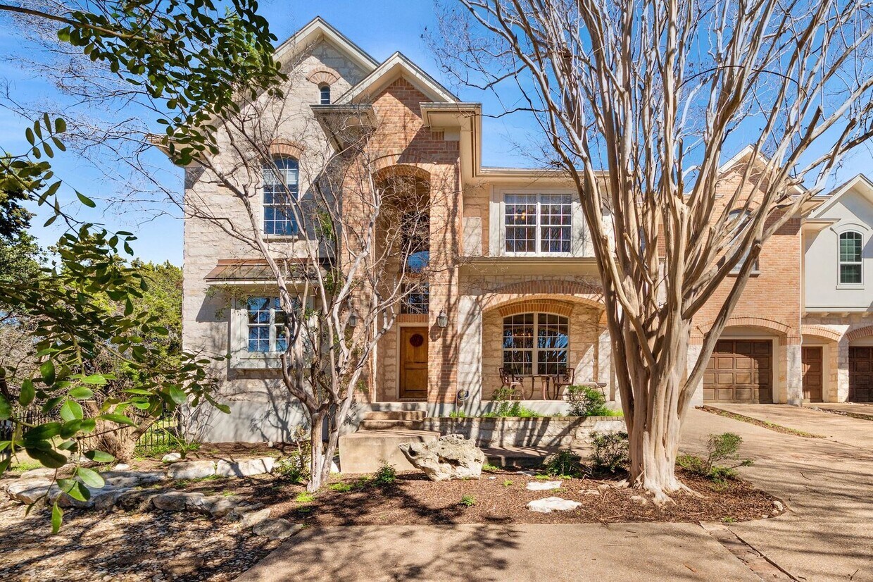 Primary Photo - Stunning Executive Home Minutes from The D...