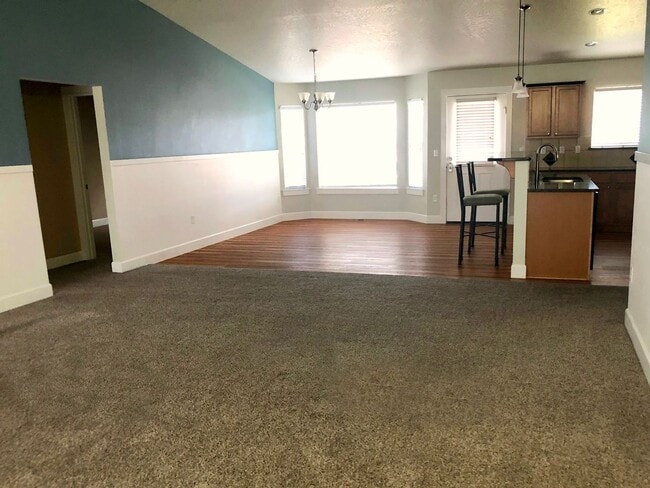 Building Photo - Single Story Home w/Huge Fenced Backyard!