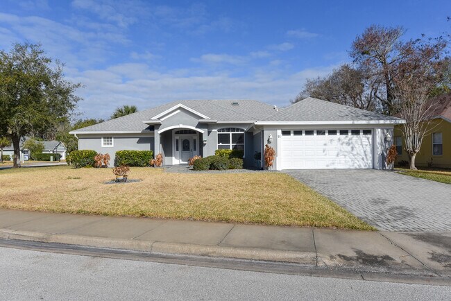 Foto del edificio - 11 Manderley Ln