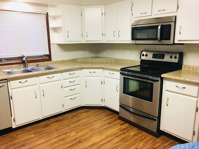 Building Photo - 211 Liberty St