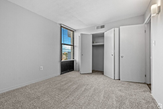Interior Photo - Beacon 303