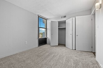 Interior Photo - Beacon 303