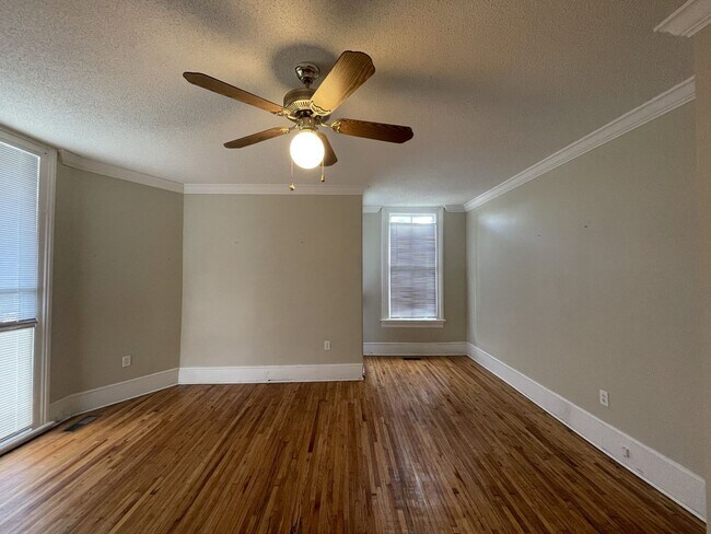 Building Photo - Downstairs One Bedroom with a View - Water...