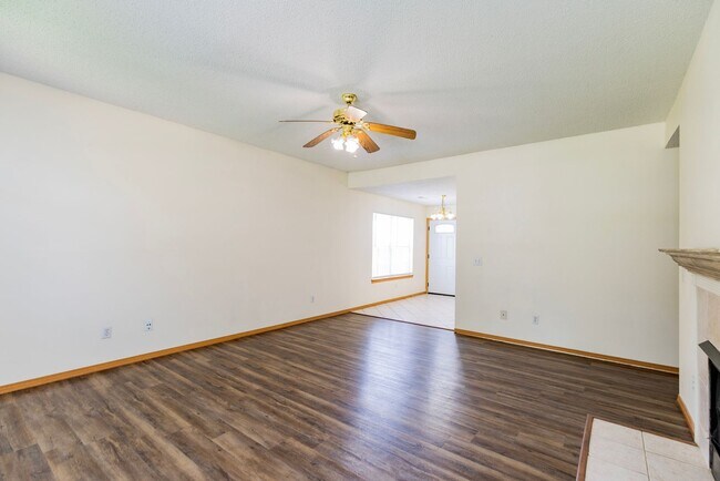 Building Photo - 1502 Cresent St