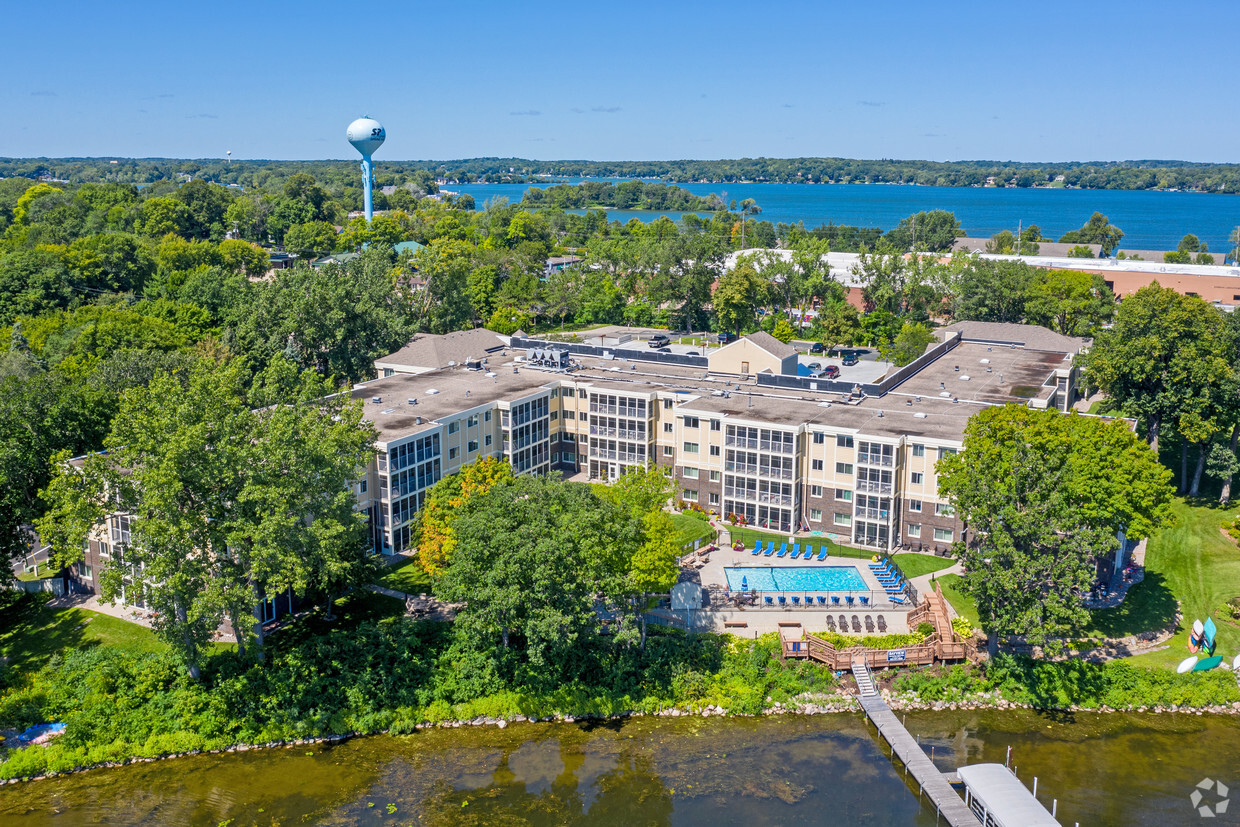 Beautiful Property on Lake Minnetonka - Bayview Apartments