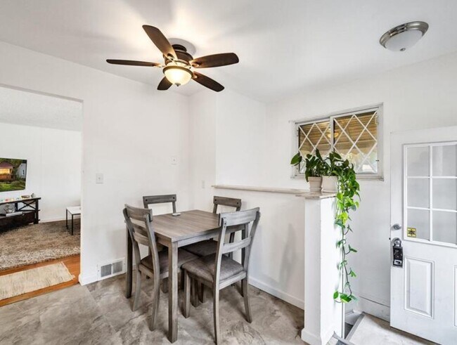 Foto del edificio - 1628 E Woodruff Ave