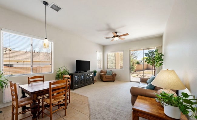 Foto del edificio - 6971 E Yellowglen Dr