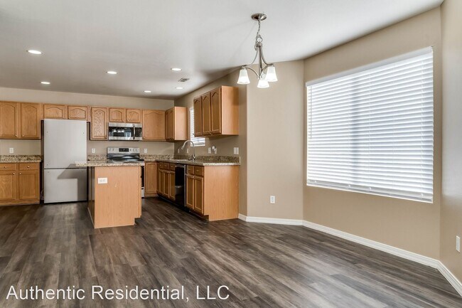 Building Photo - 4 br, 2.5 bath House - 752 E 1950 S