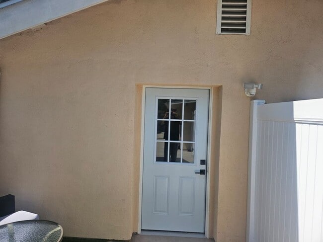 Building Photo - 20624 Kittridge St Building Photo - 20624 Kittridge St