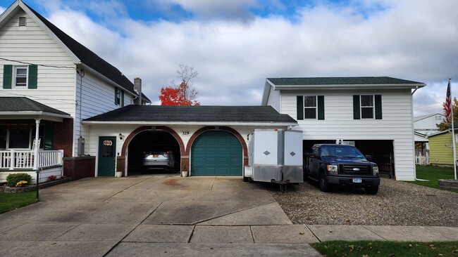 Building Photo - Modern, Brand New Build, Move-In Ready One...